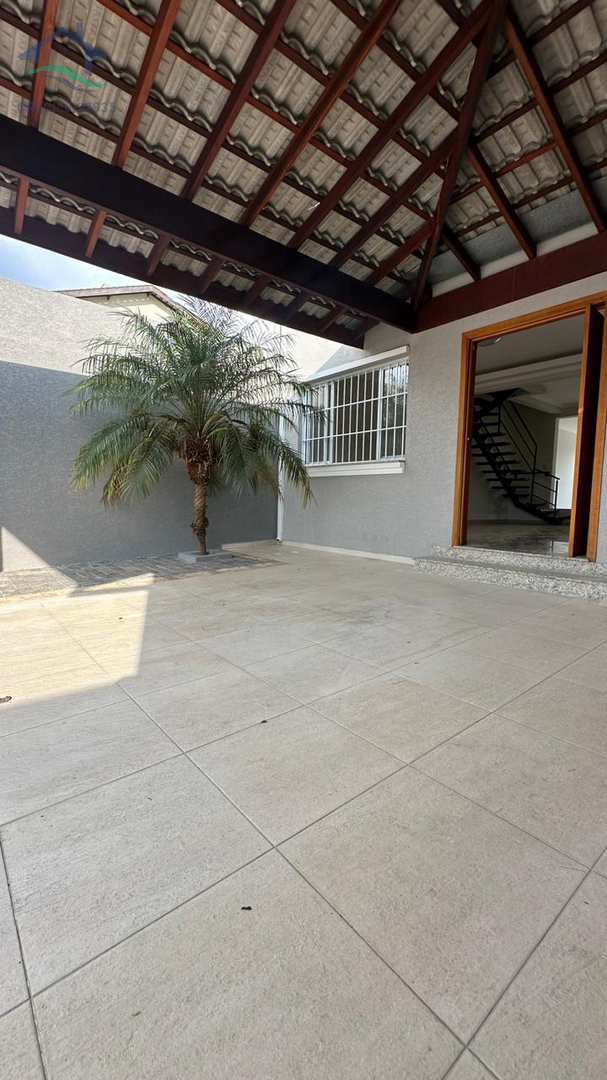 Casa à venda com 3 quartos, 181m² - Foto 2