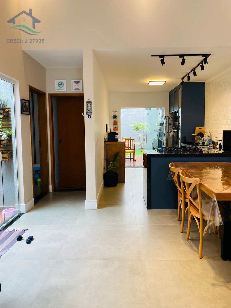 Casa à venda com 3 quartos, 128m² - Foto 1