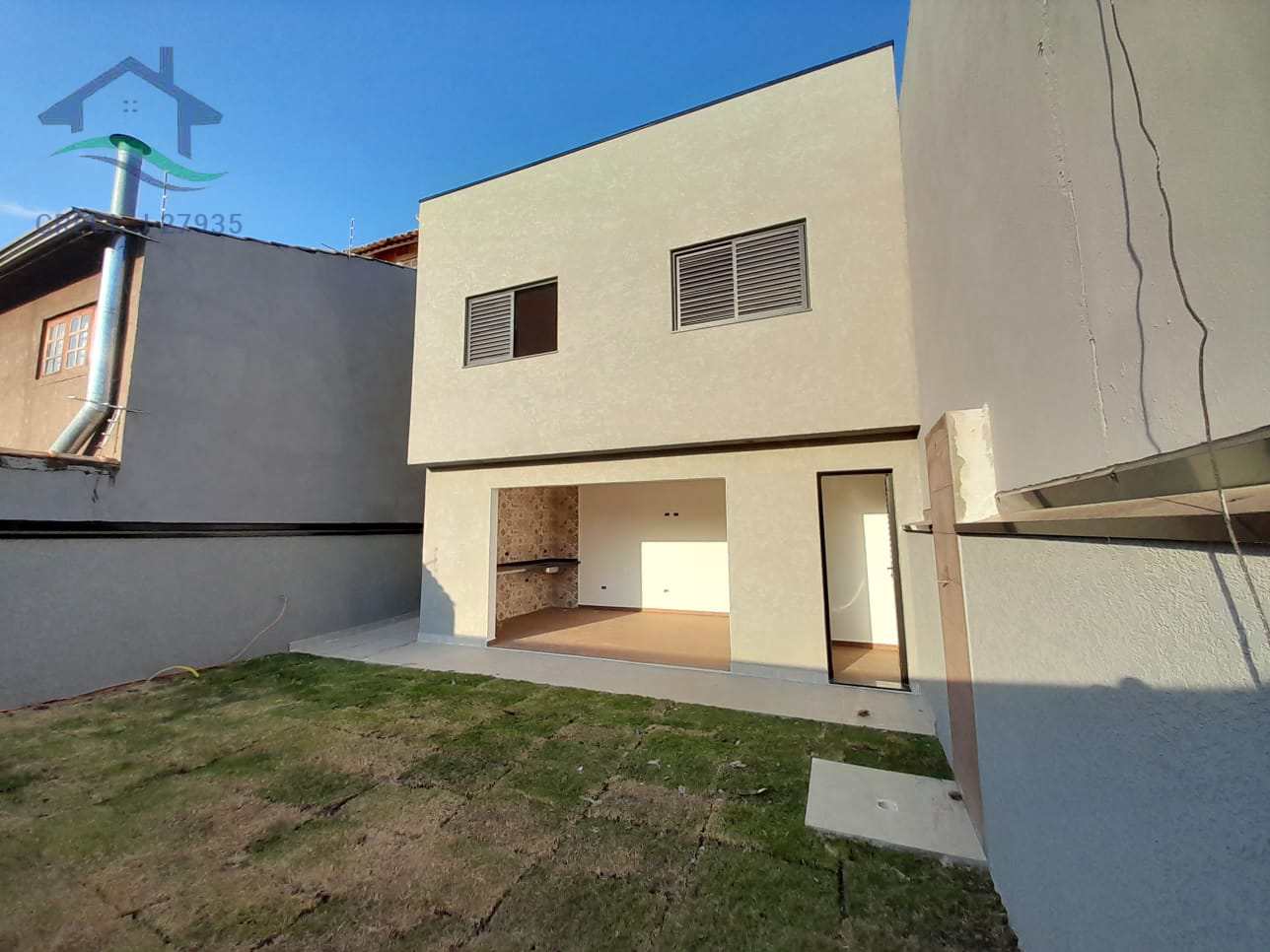 Casa à venda com 3 quartos, 93m² - Foto 1