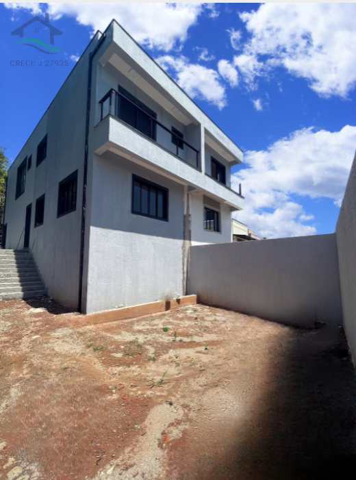 Casa à venda com 3 quartos, 115m² - Foto 1