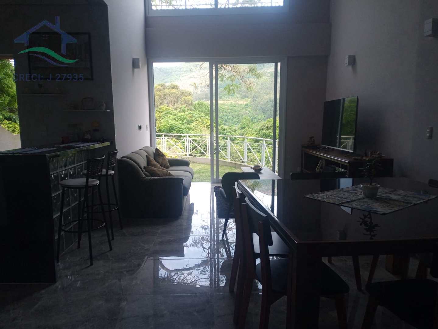 Casa de Condomínio à venda com 3 quartos, 240m² - Foto 2