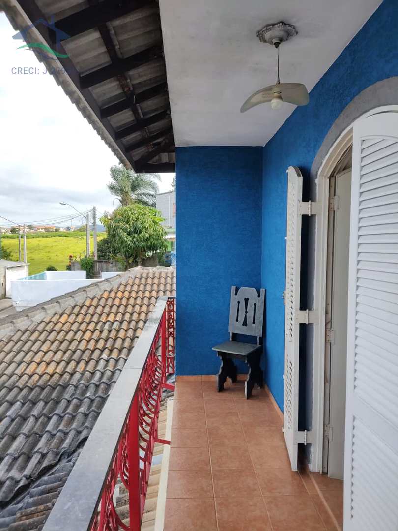 Casa à venda com 3 quartos, 220m² - Foto 1