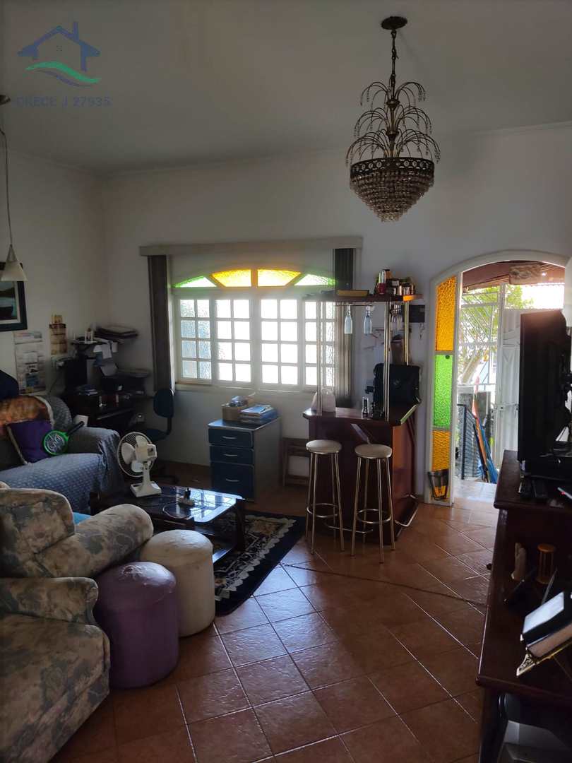 Casa à venda com 3 quartos, 220m² - Foto 2