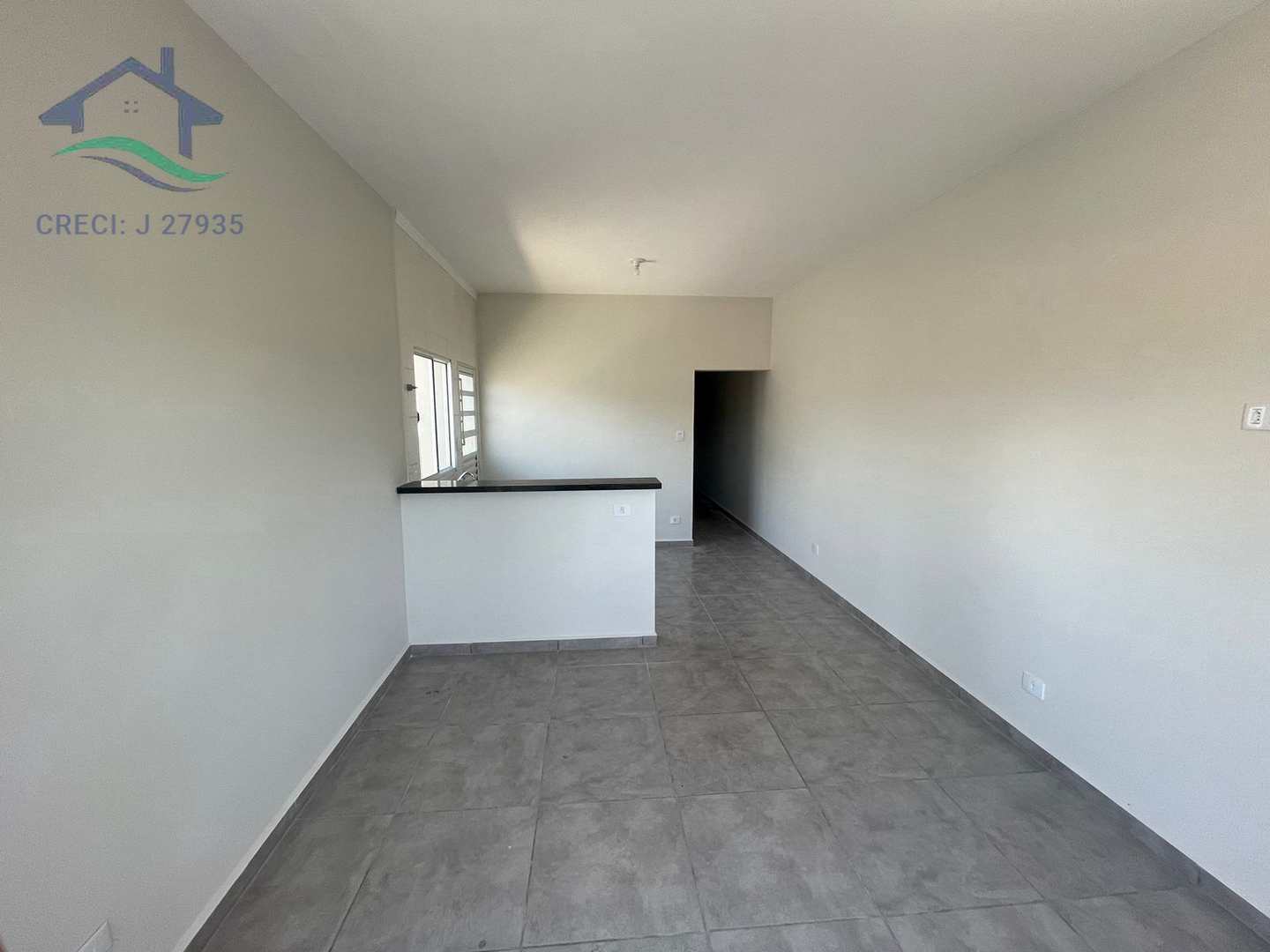 Casa à venda com 2 quartos, 60m² - Foto 2