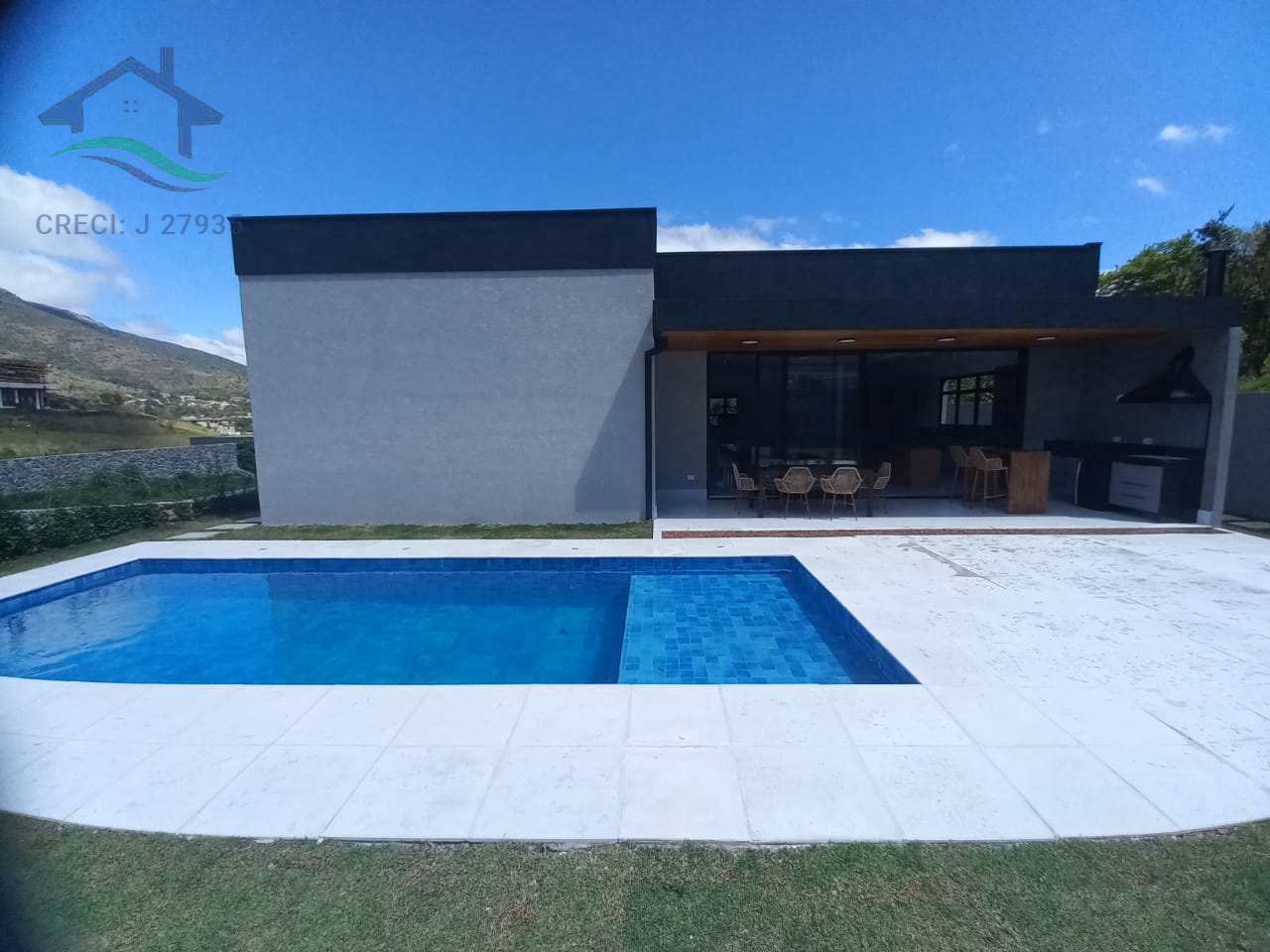 Casa de Condomínio à venda com 4 quartos, 390m² - Foto 1