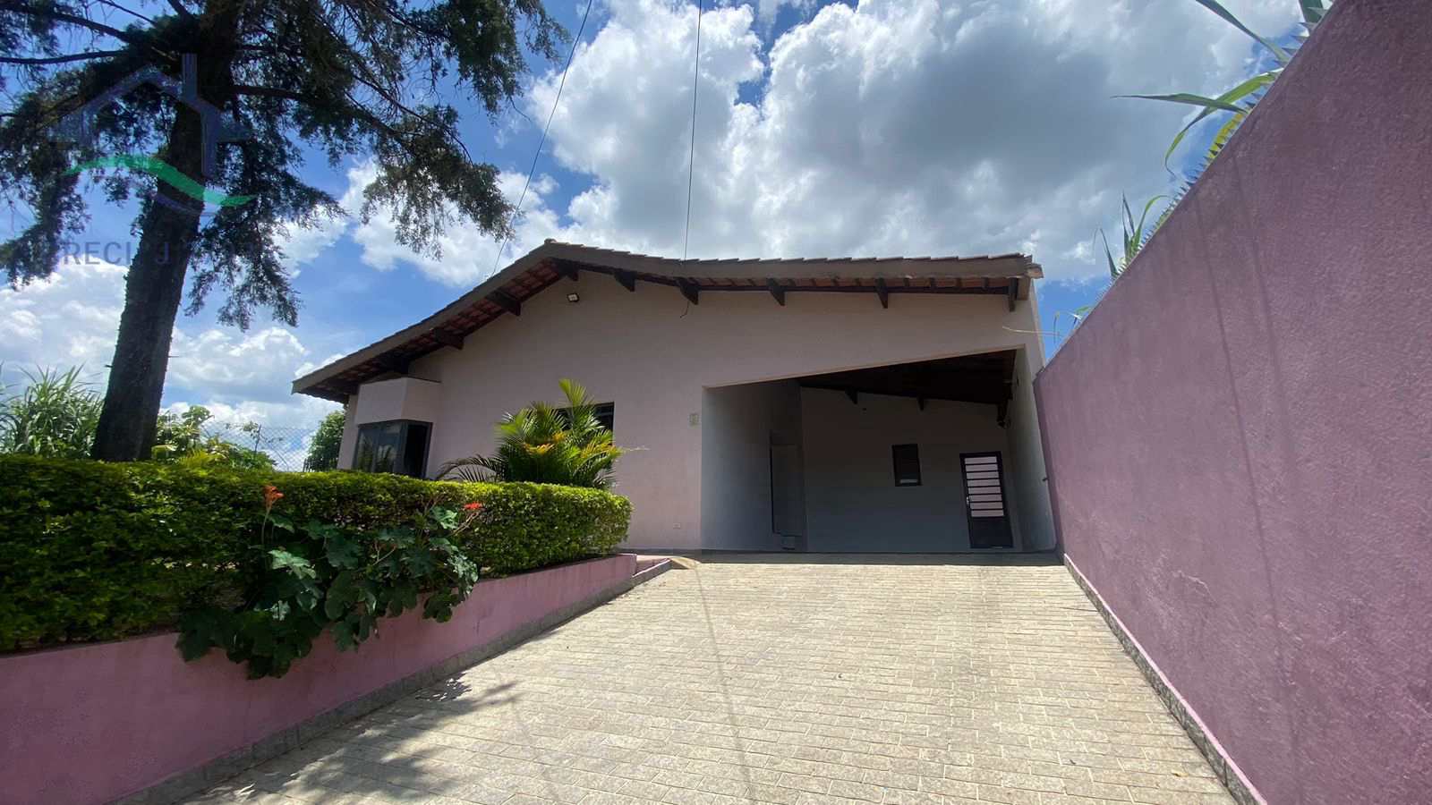 Casa para alugar com 5 quartos, 300m² - Foto 2