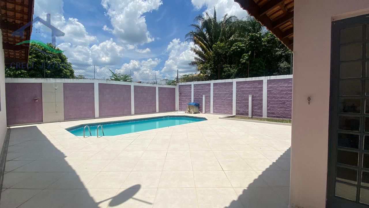 Casa para alugar com 5 quartos, 300m² - Foto 1