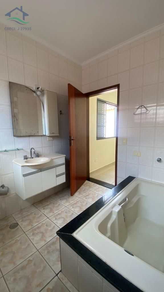 Casa para alugar com 5 quartos, 300m² - Foto 9