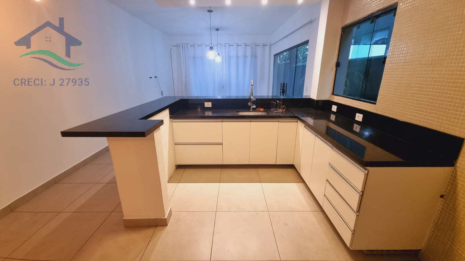 Casa à venda com 3 quartos, 150m² - Foto 1