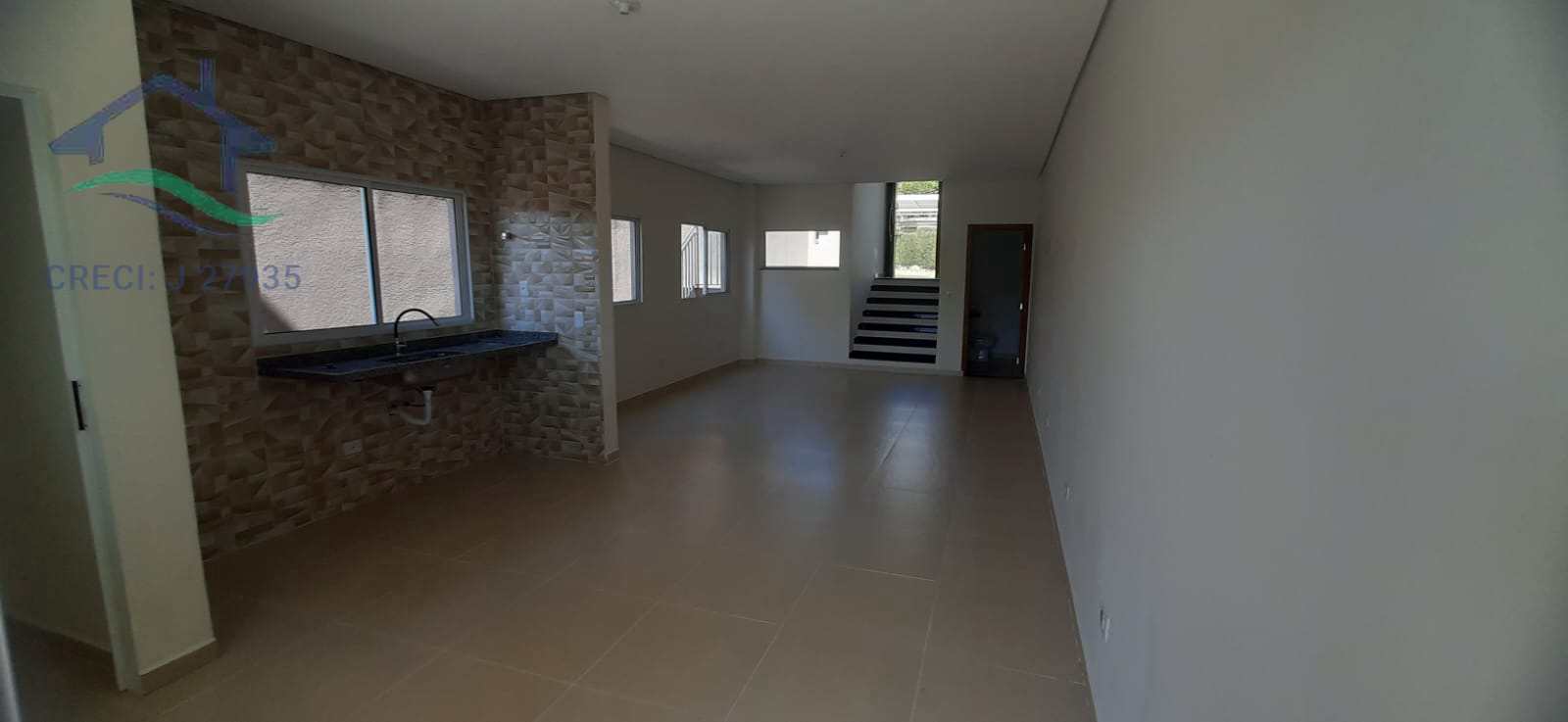 Casa à venda com 3 quartos, 117m² - Foto 1