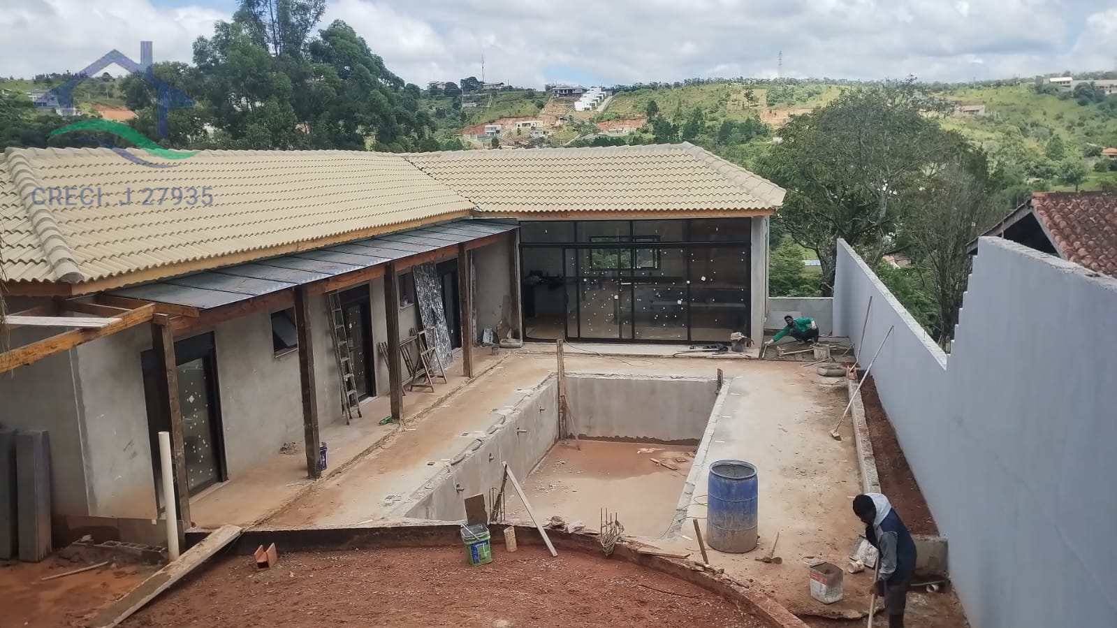 Casa à venda com 3 quartos, 147m² - Foto 1