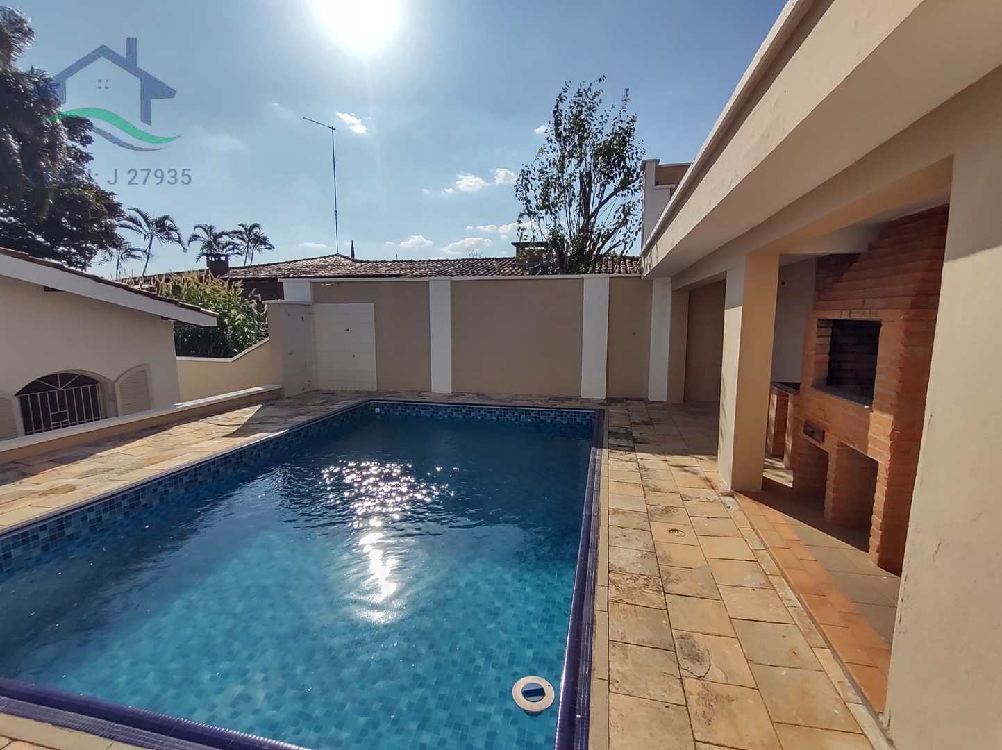 Casa à venda com 3 quartos, 167m² - Foto 1