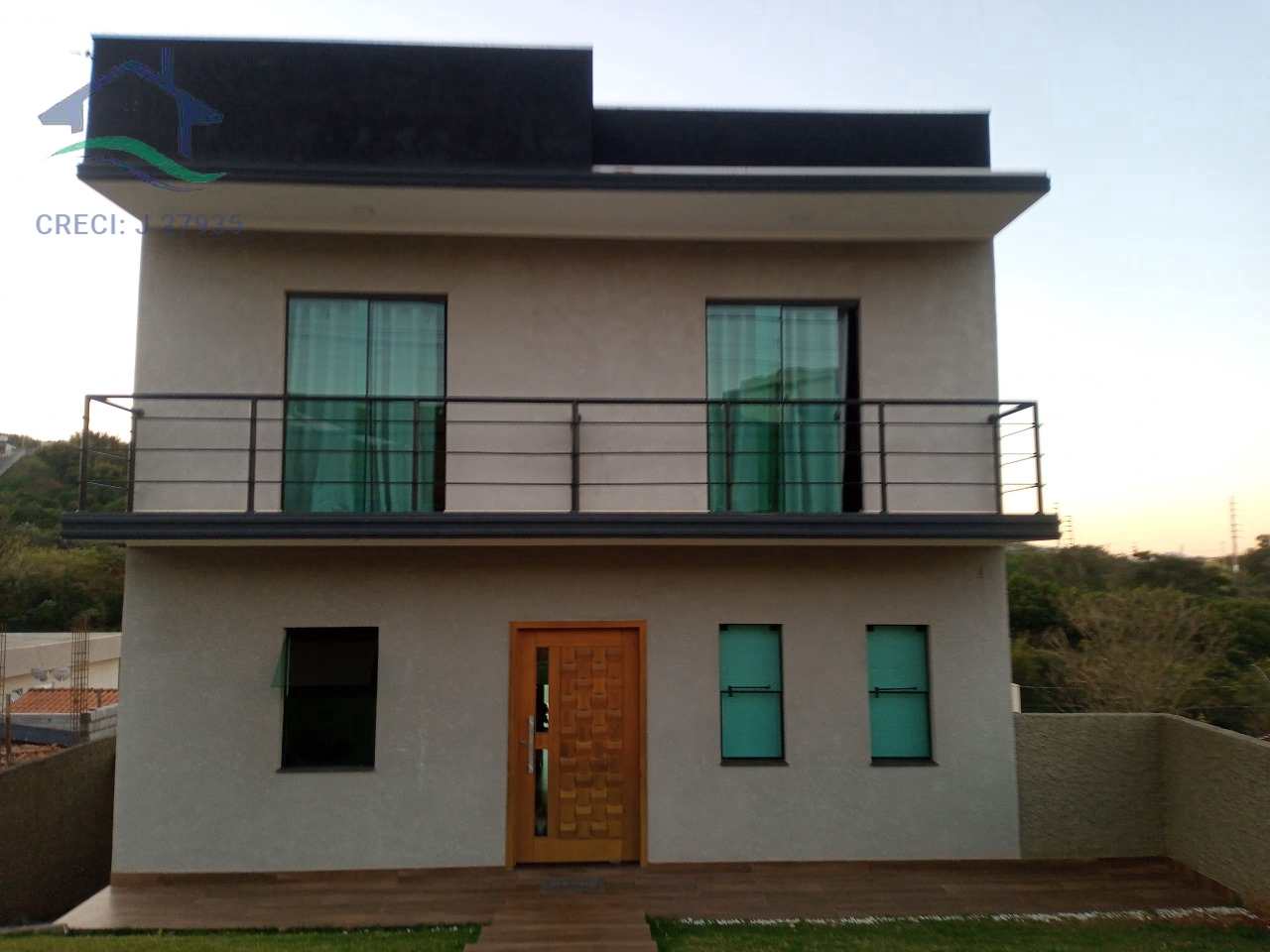 Casa de Condomínio à venda com 4 quartos, 220m² - Foto 1