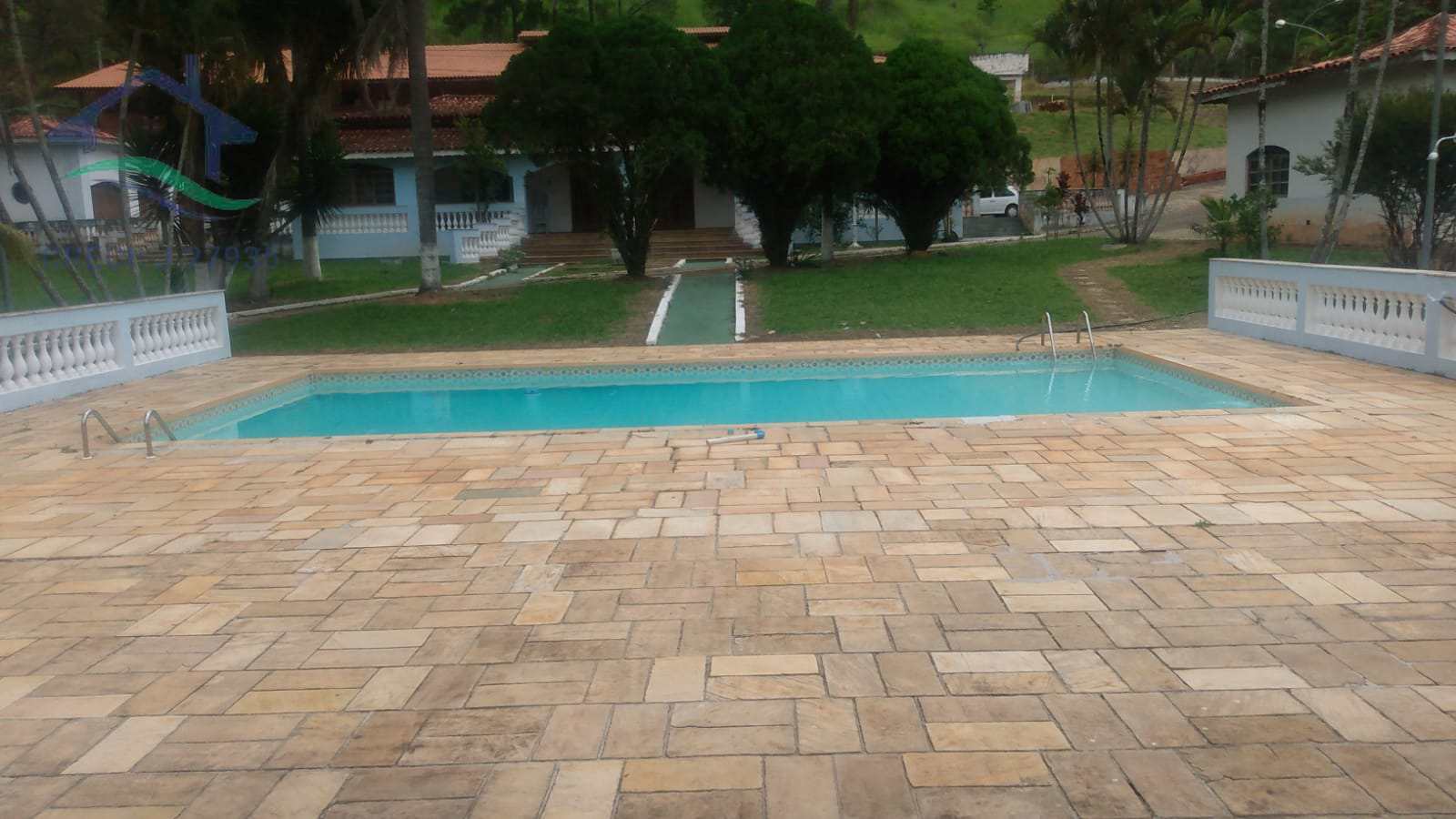 Fazenda à venda com 5 quartos, 700m² - Foto 1