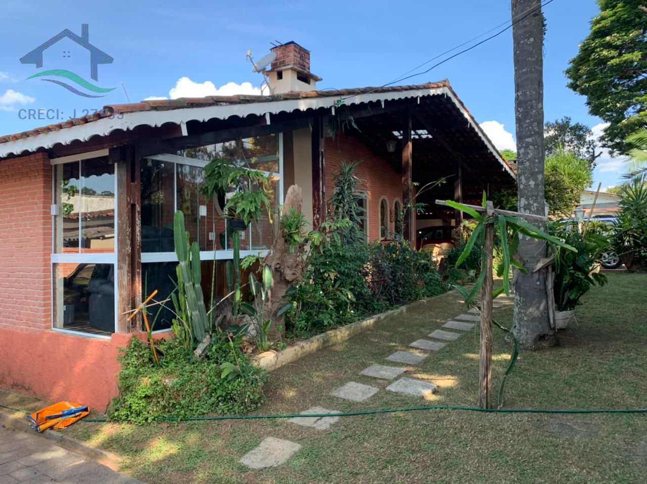 Casa para alugar com 6 quartos, 460m² - Foto 1