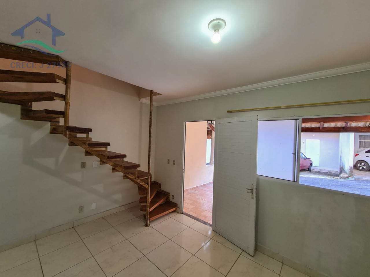 Casa à venda com 2 quartos, 60m² - Foto 2