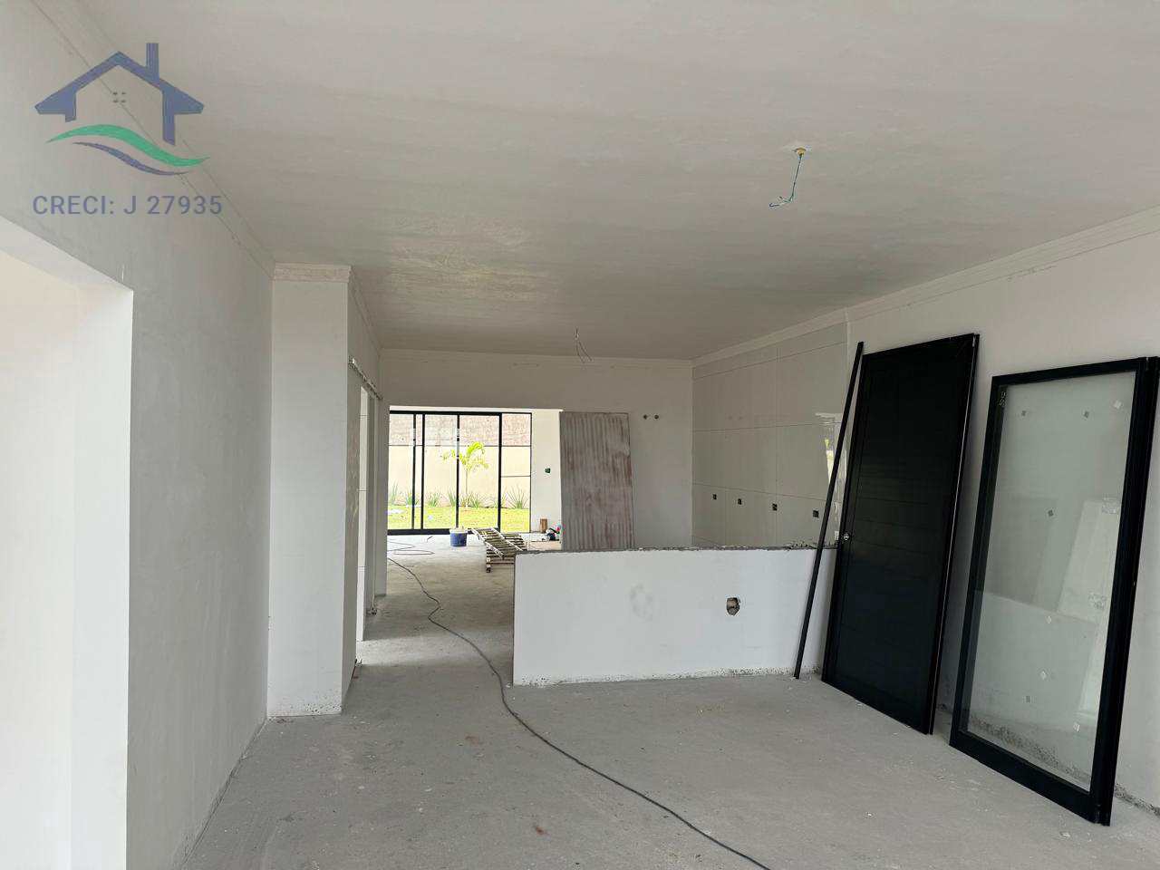 Casa de Condomínio à venda com 4 quartos, 310m² - Foto 2