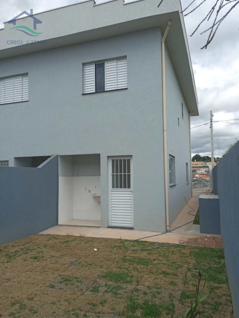 Casa à venda com 2 quartos, 84m² - Foto 1