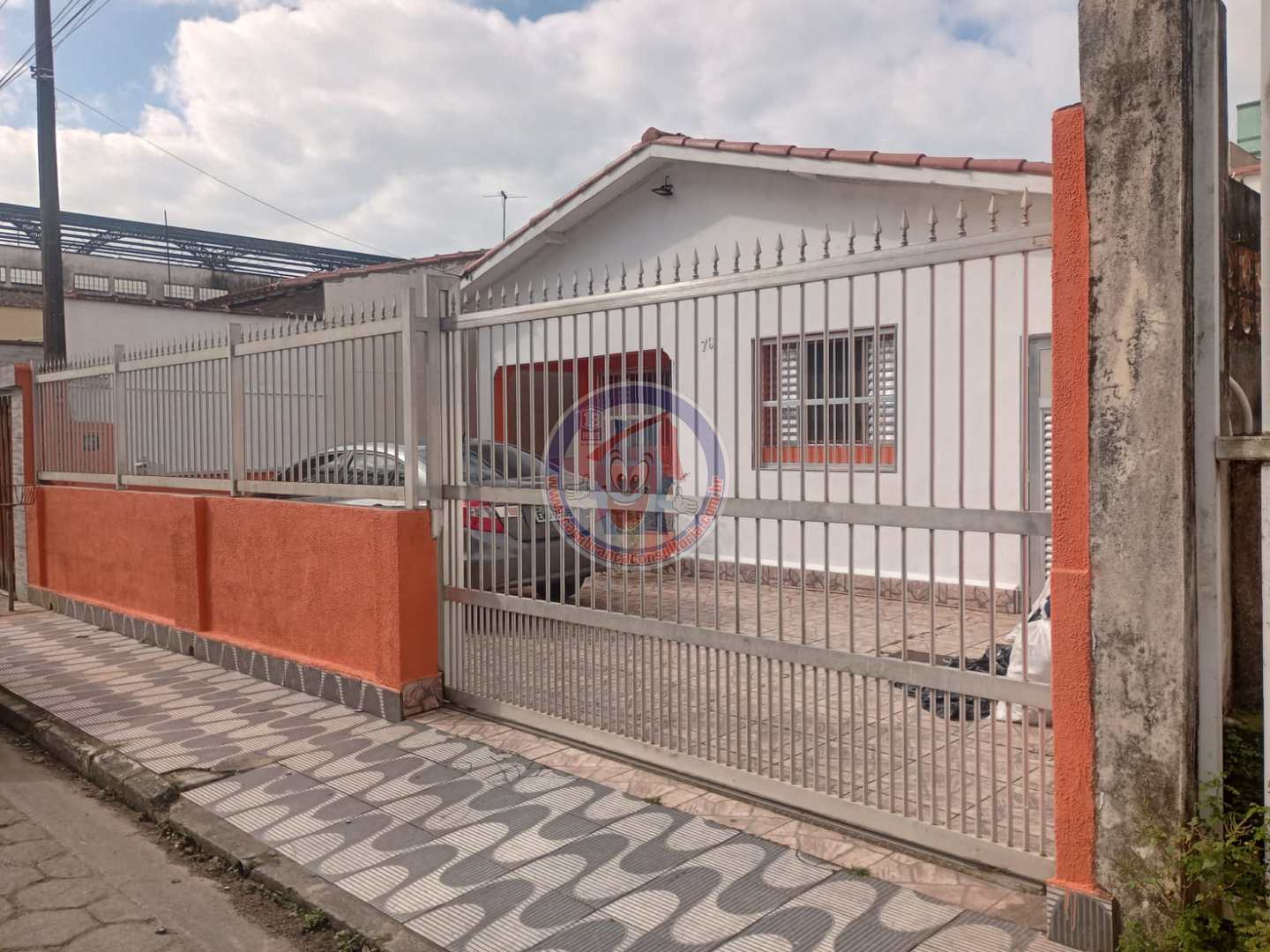 Casa à venda com 4 quartos, 140m² - Foto 1