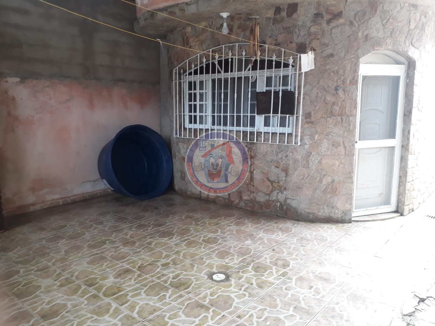 Casa à venda com 3 quartos, 100m² - Foto 1