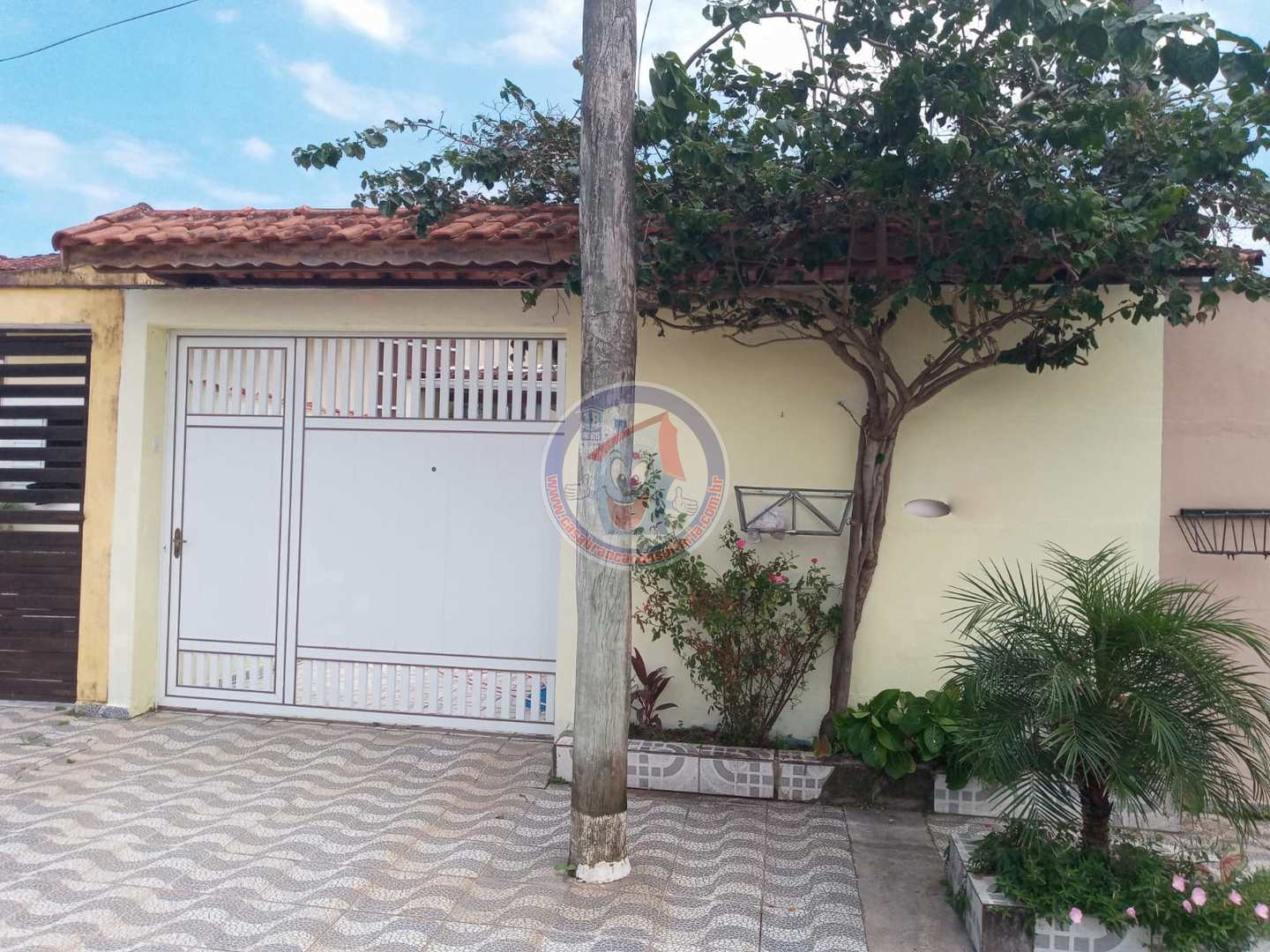 Casa à venda com 2 quartos, 150m² - Foto 1