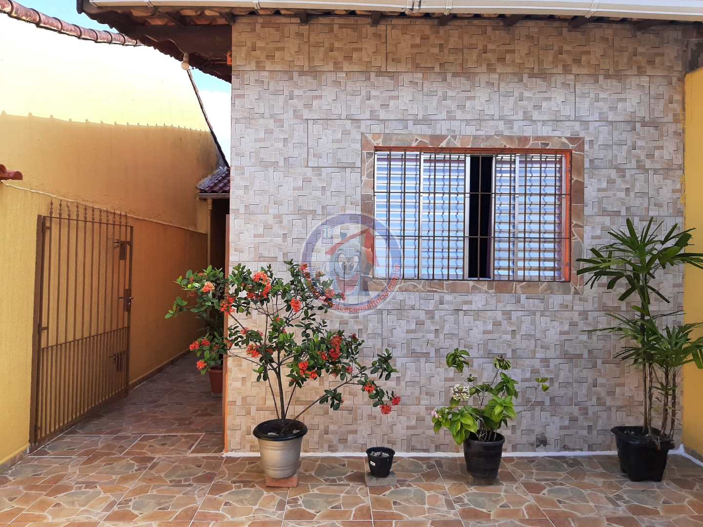 Casa à venda com 2 quartos, 63m² - Foto 1