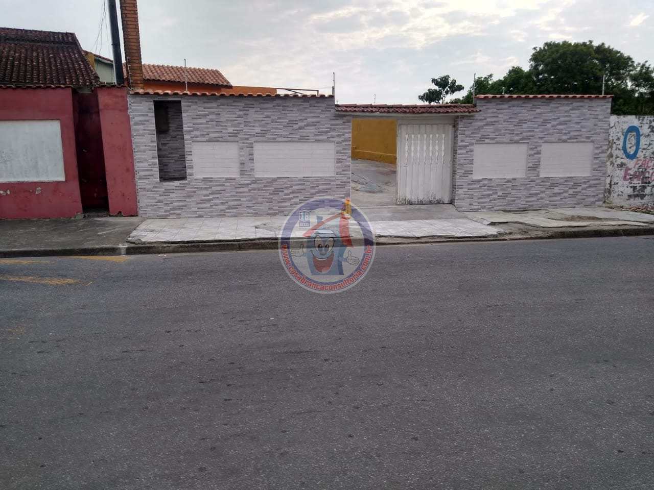 Casa à venda com 3 quartos, 360m² - Foto 1