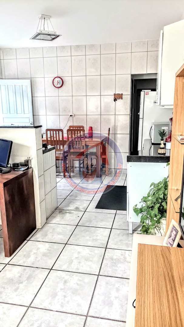 Casa à venda com 2 quartos, 70m² - Foto 5