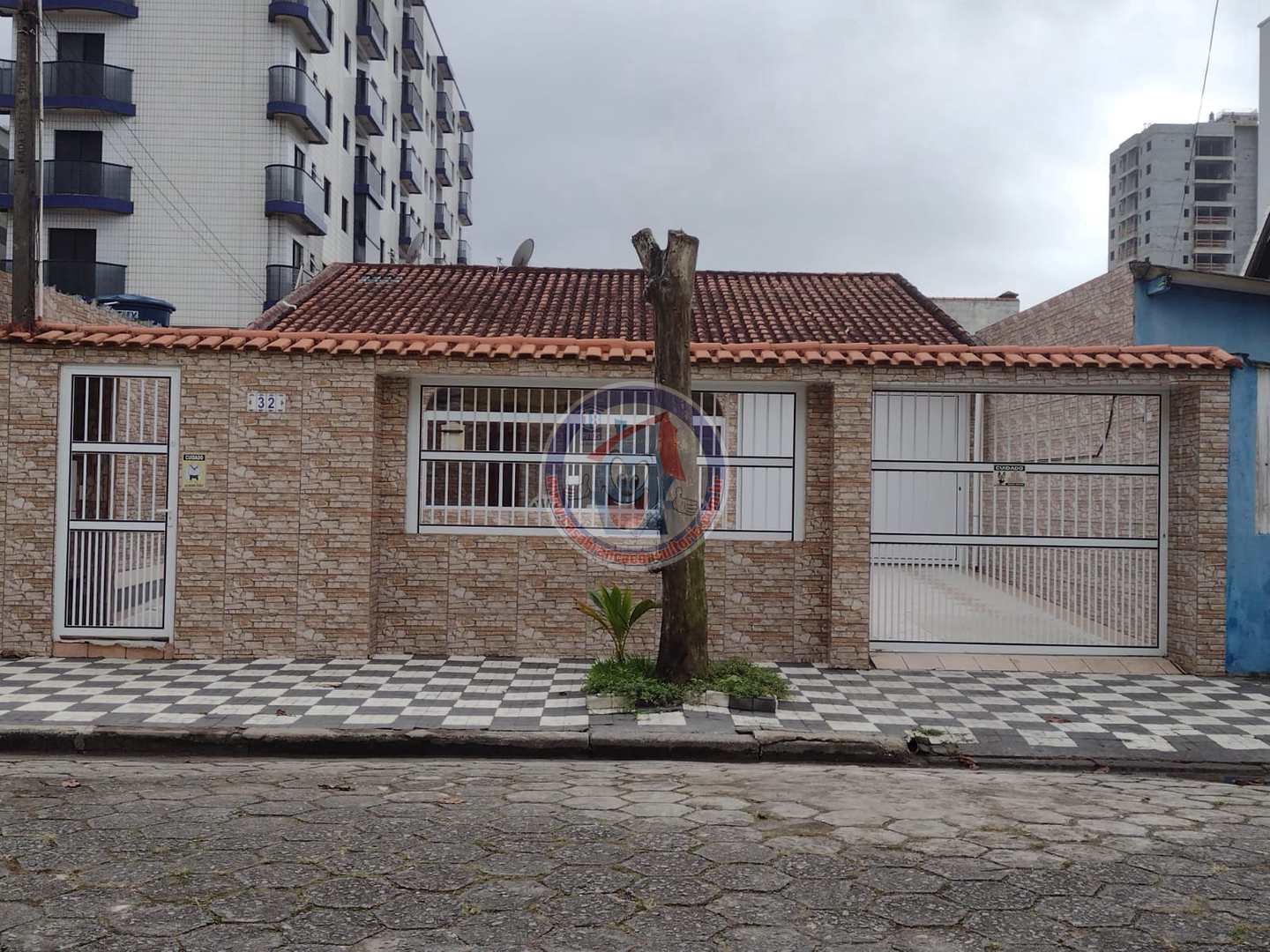 Casa à venda com 3 quartos, 180m² - Foto 2