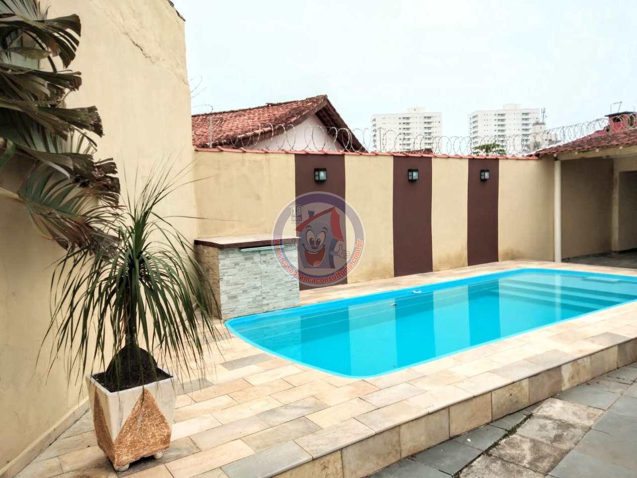 Casa à venda com 3 quartos, 205m² - Foto 1