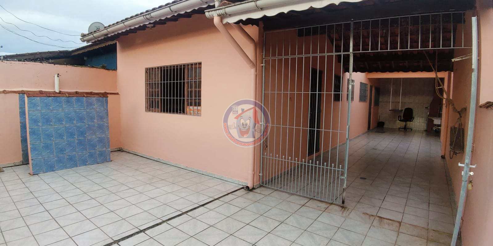 Casa à venda com 2 quartos, 80m² - Foto 1