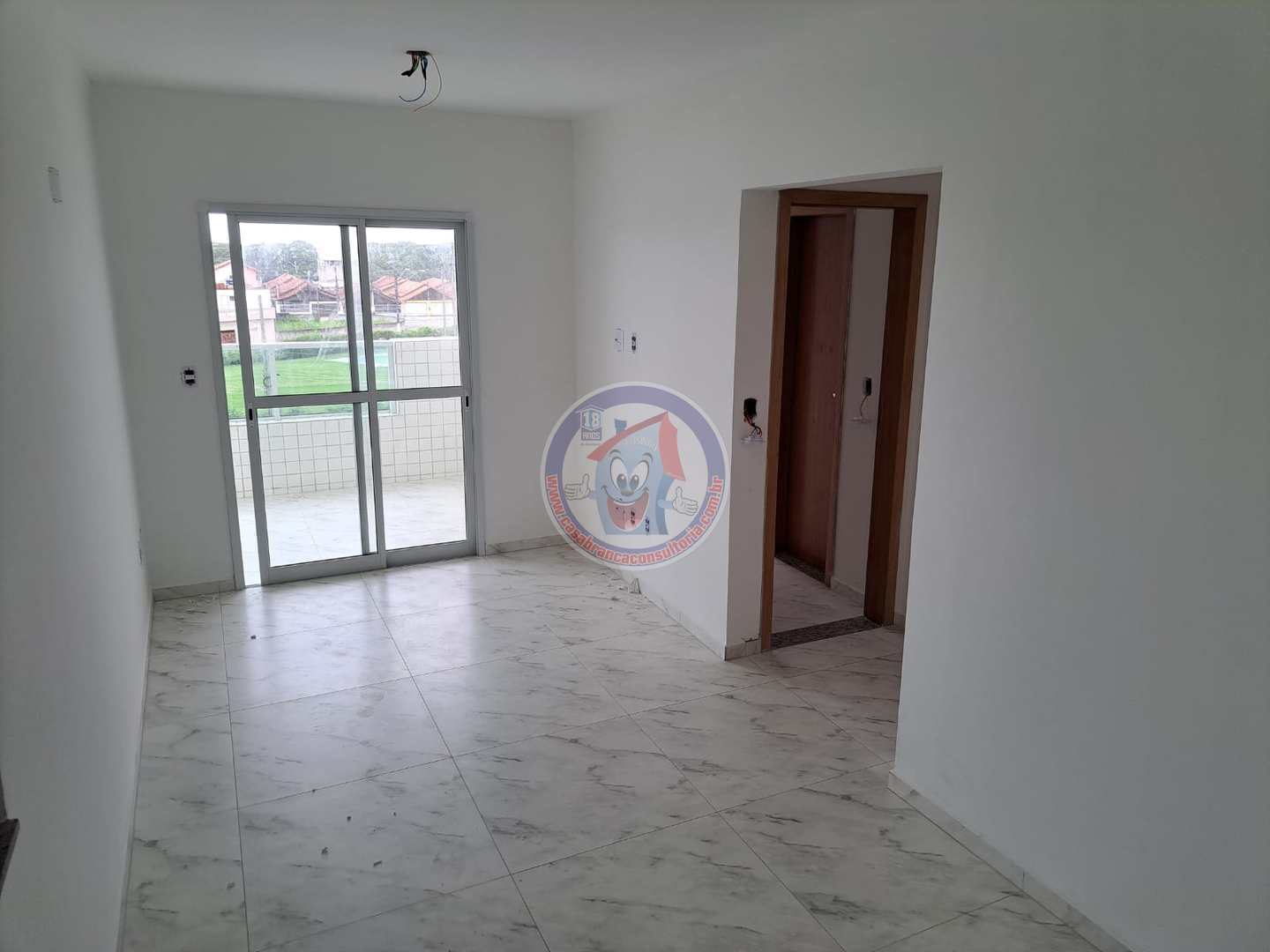 Apartamento à venda com 2 quartos, 70m² - Foto 2