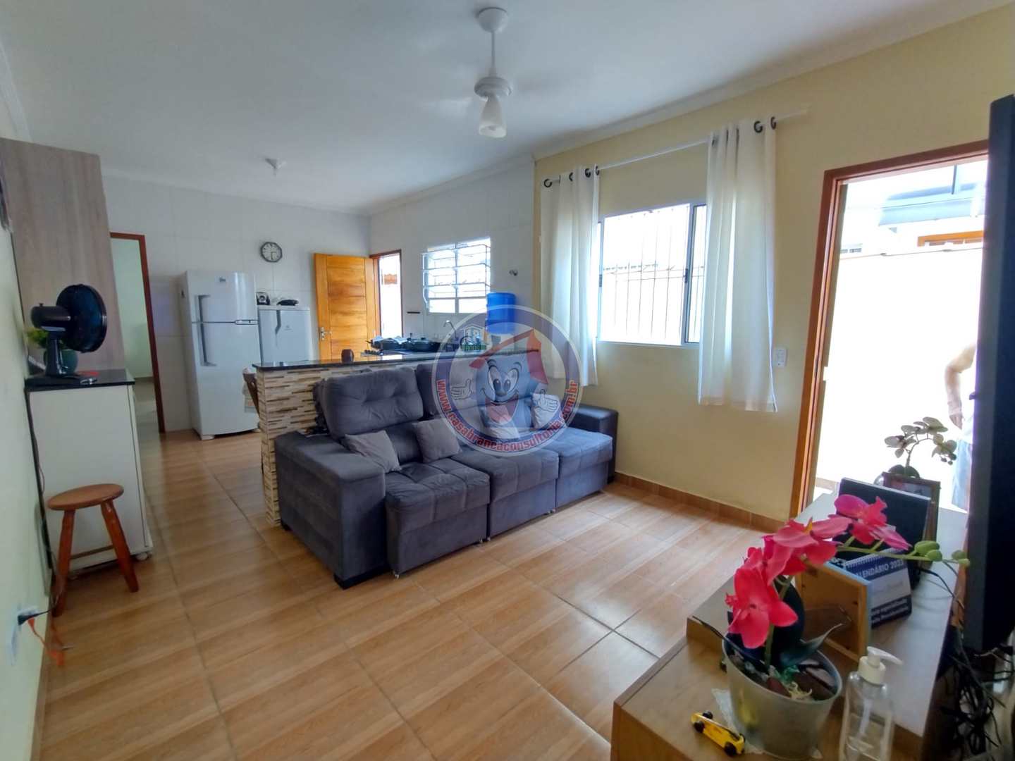 Casa à venda com 2 quartos, 66m² - Foto 1