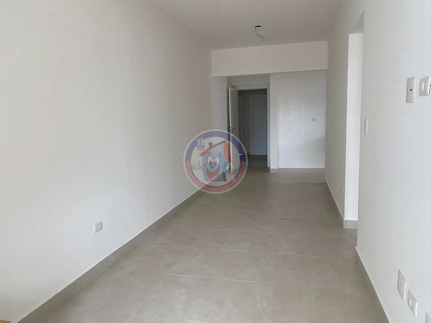 Apartamento à venda com 2 quartos, 64m² - Foto 2