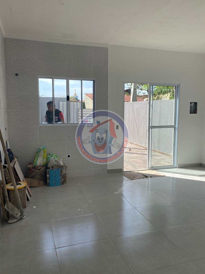 Casa à venda com 2 quartos, 65m² - Foto 4