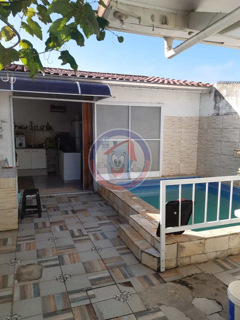 Casa à venda com 2 quartos, 100m² - Foto 1