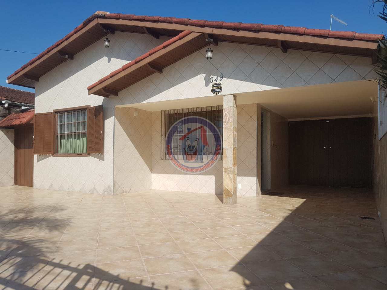 Casa à venda com 4 quartos, 120m² - Foto 1