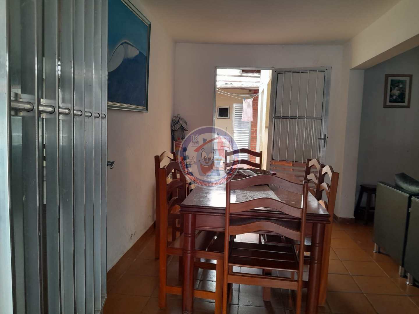 Casa à venda com 3 quartos, 70m² - Foto 2