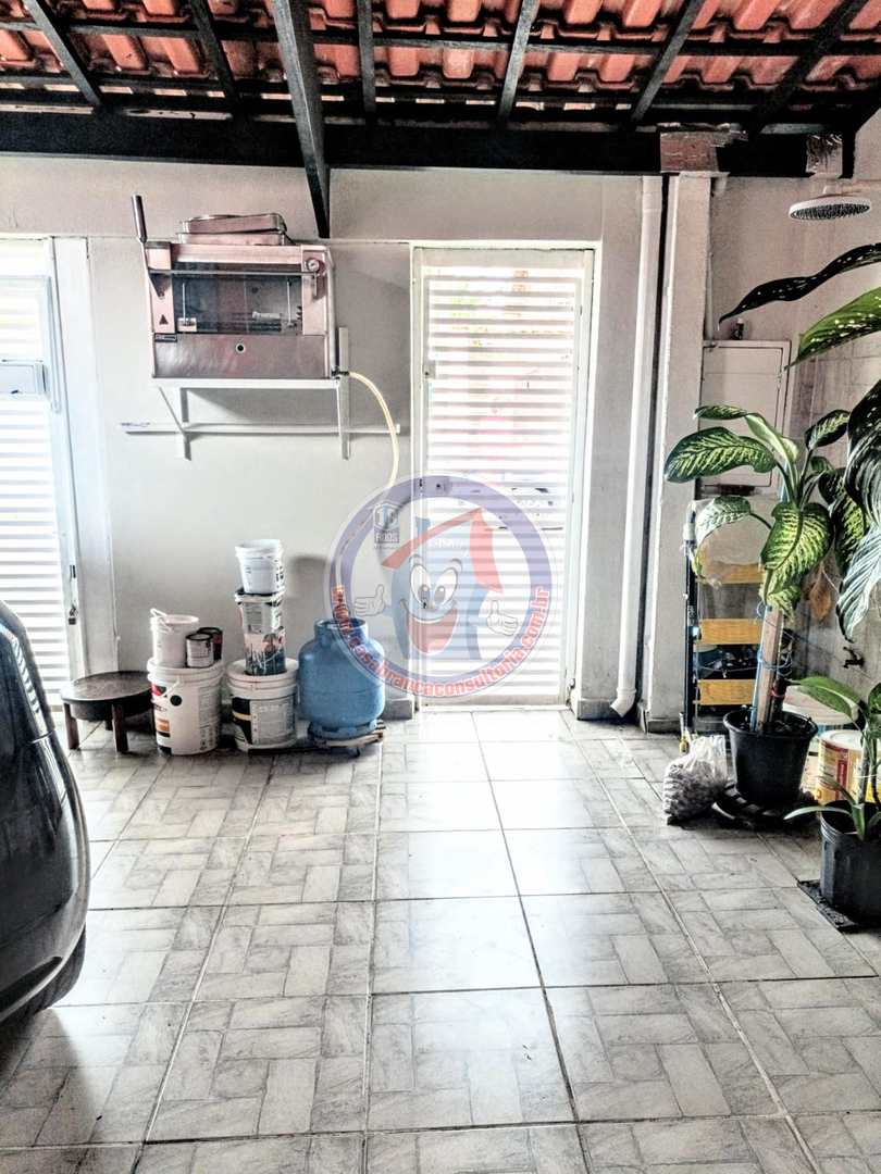 Casa à venda com 3 quartos, 75m² - Foto 2