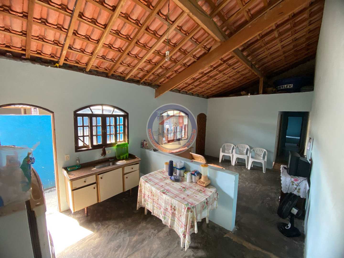 Casa à venda com 2 quartos, 60m² - Foto 4