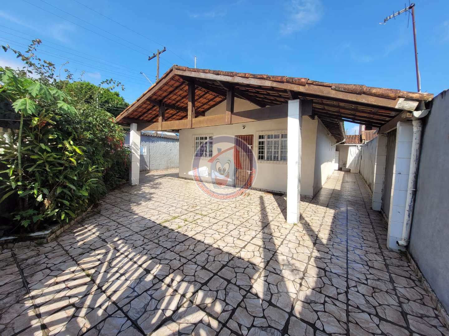 Casa à venda com 3 quartos, 230m² - Foto 1