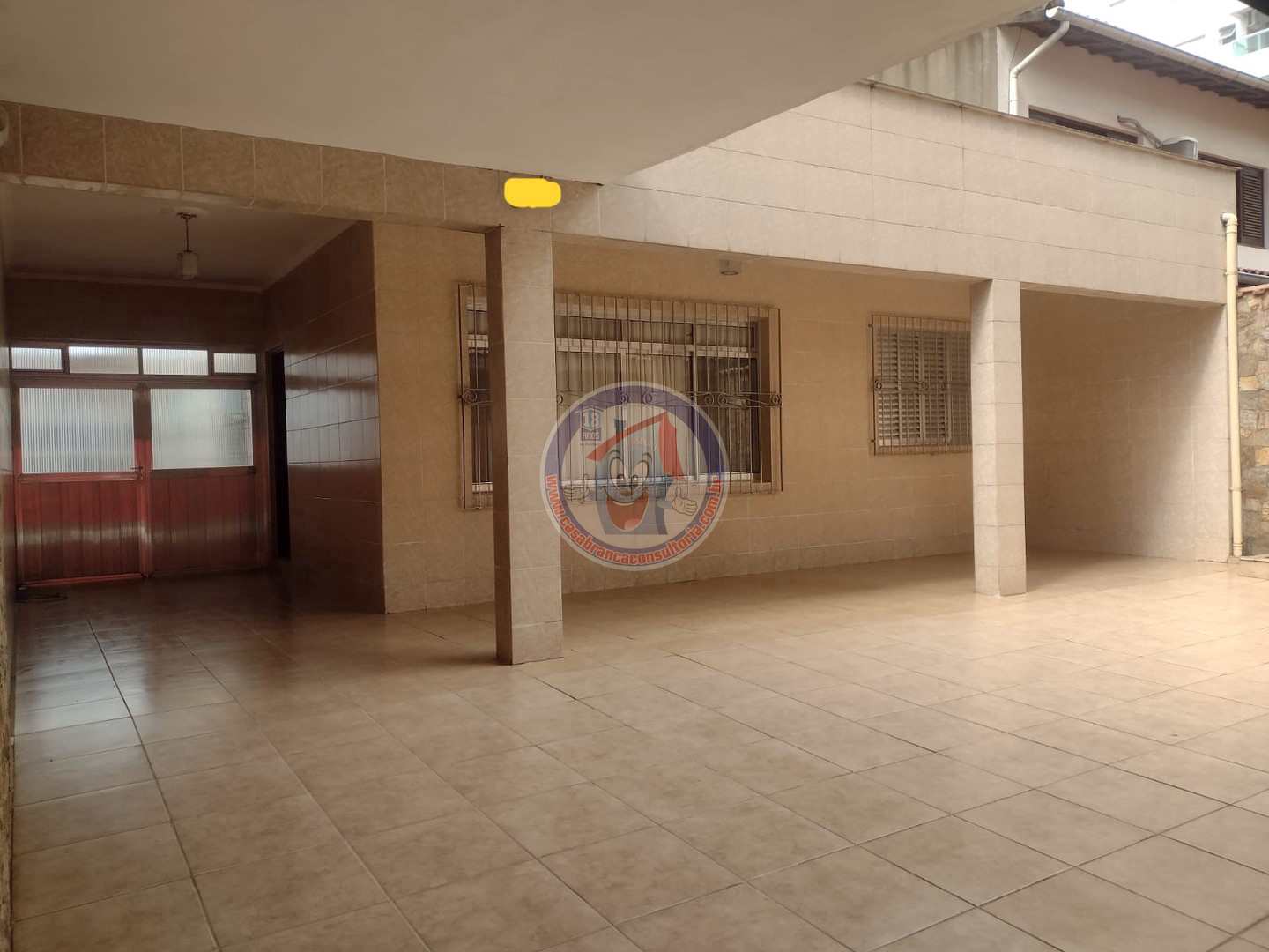 Casa à venda com 3 quartos, 300m² - Foto 1