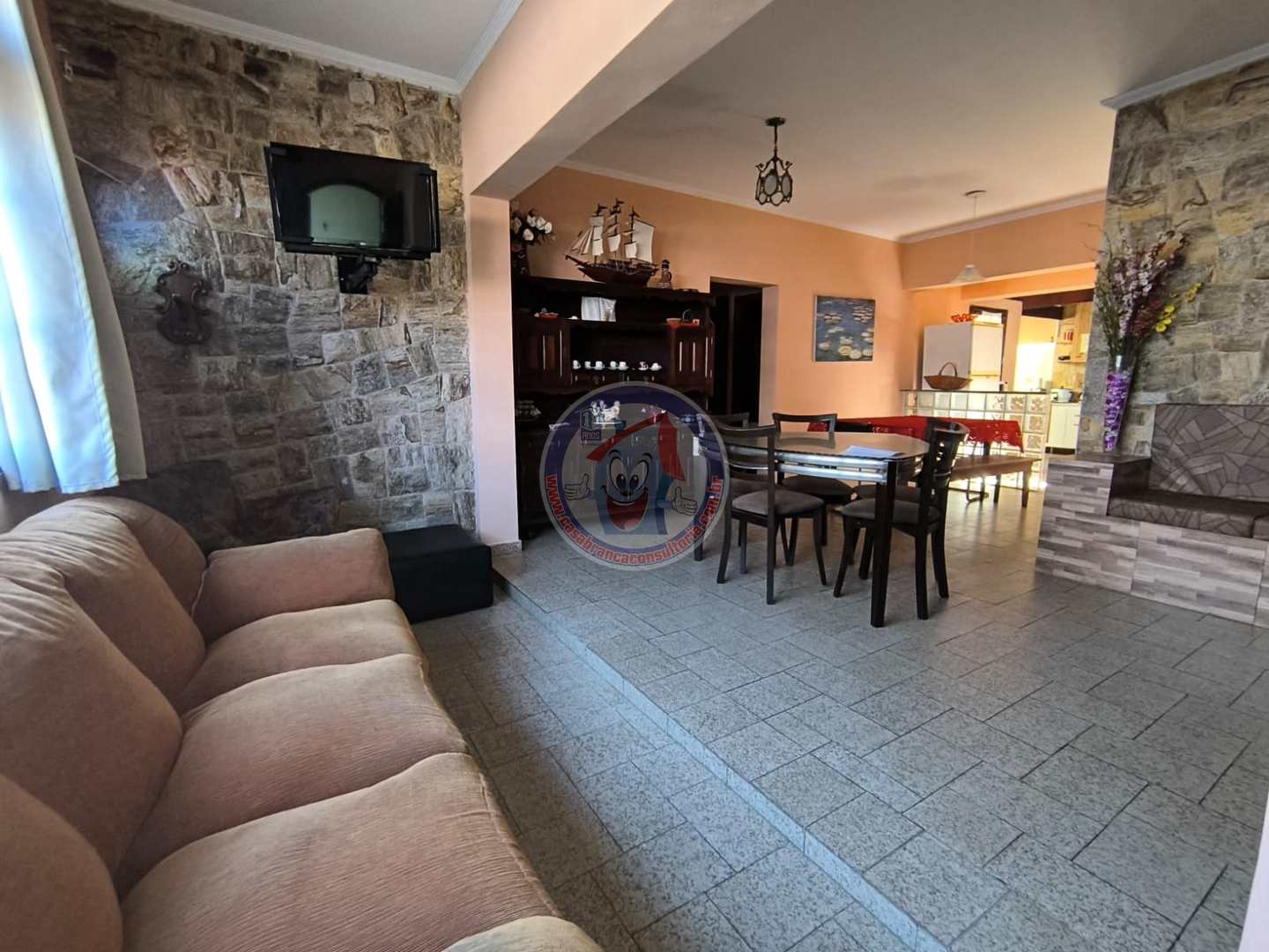 Casa para alugar com 3 quartos, 108m² - Foto 2