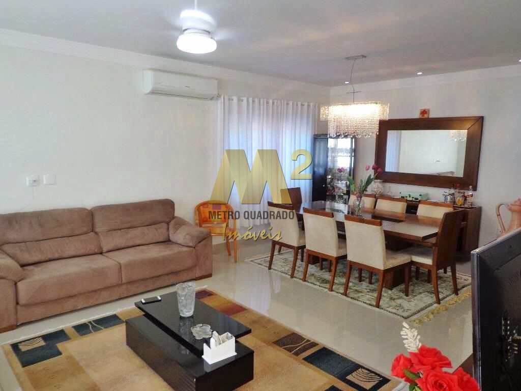 Casa à venda com 3 quartos, 200m² - Foto 2