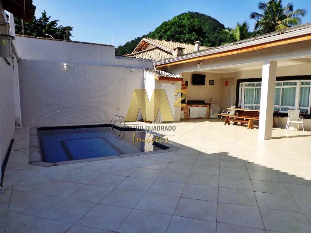 Casa à venda com 3 quartos, 200m² - Foto 1