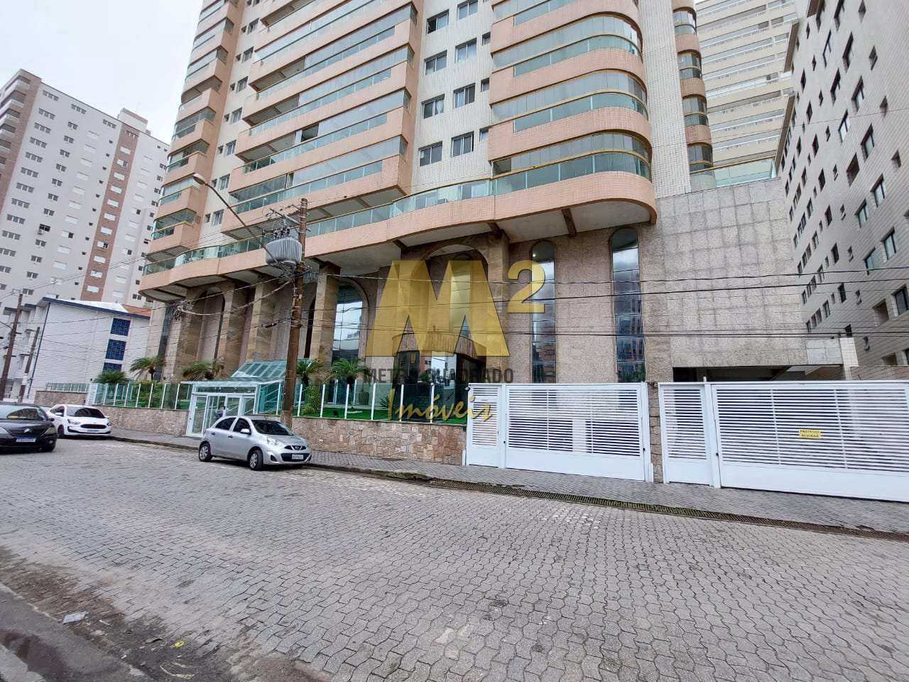 Apartamento à venda com 3 quartos, 145m² - Foto 1