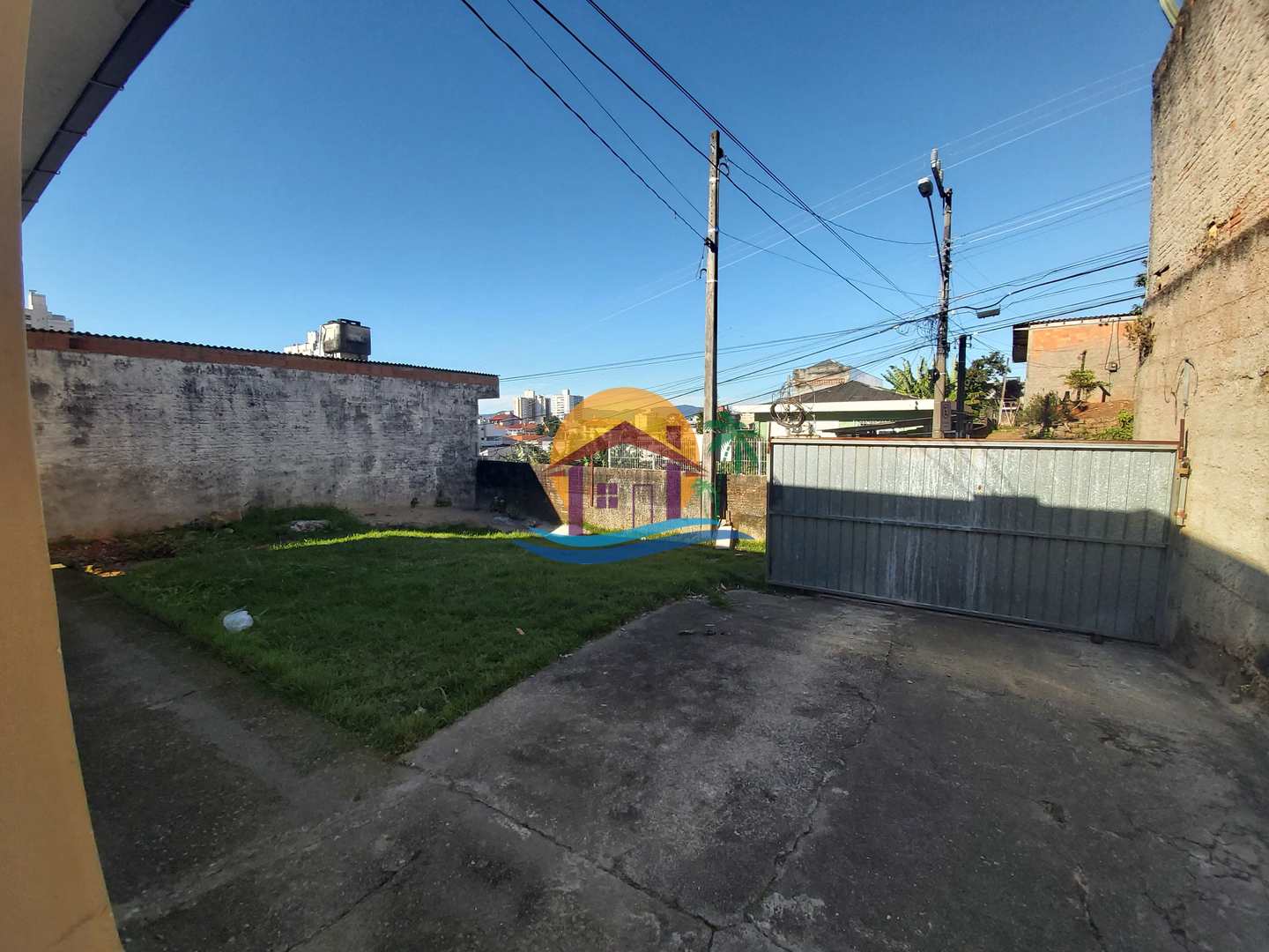 Casa à venda com 2 quartos, 300m² - Foto 2