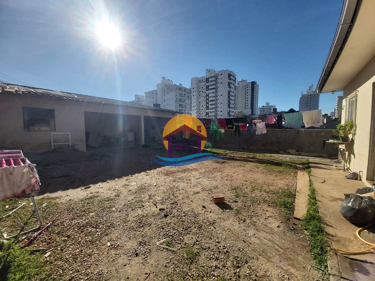 Casa à venda com 2 quartos, 300m² - Foto 3