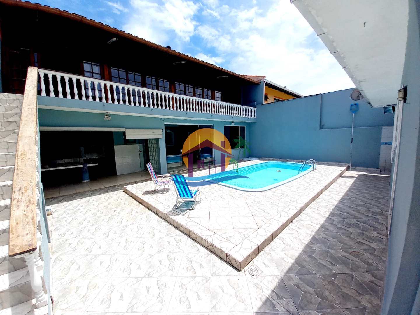 Casa à venda com 4 quartos, 300m² - Foto 2