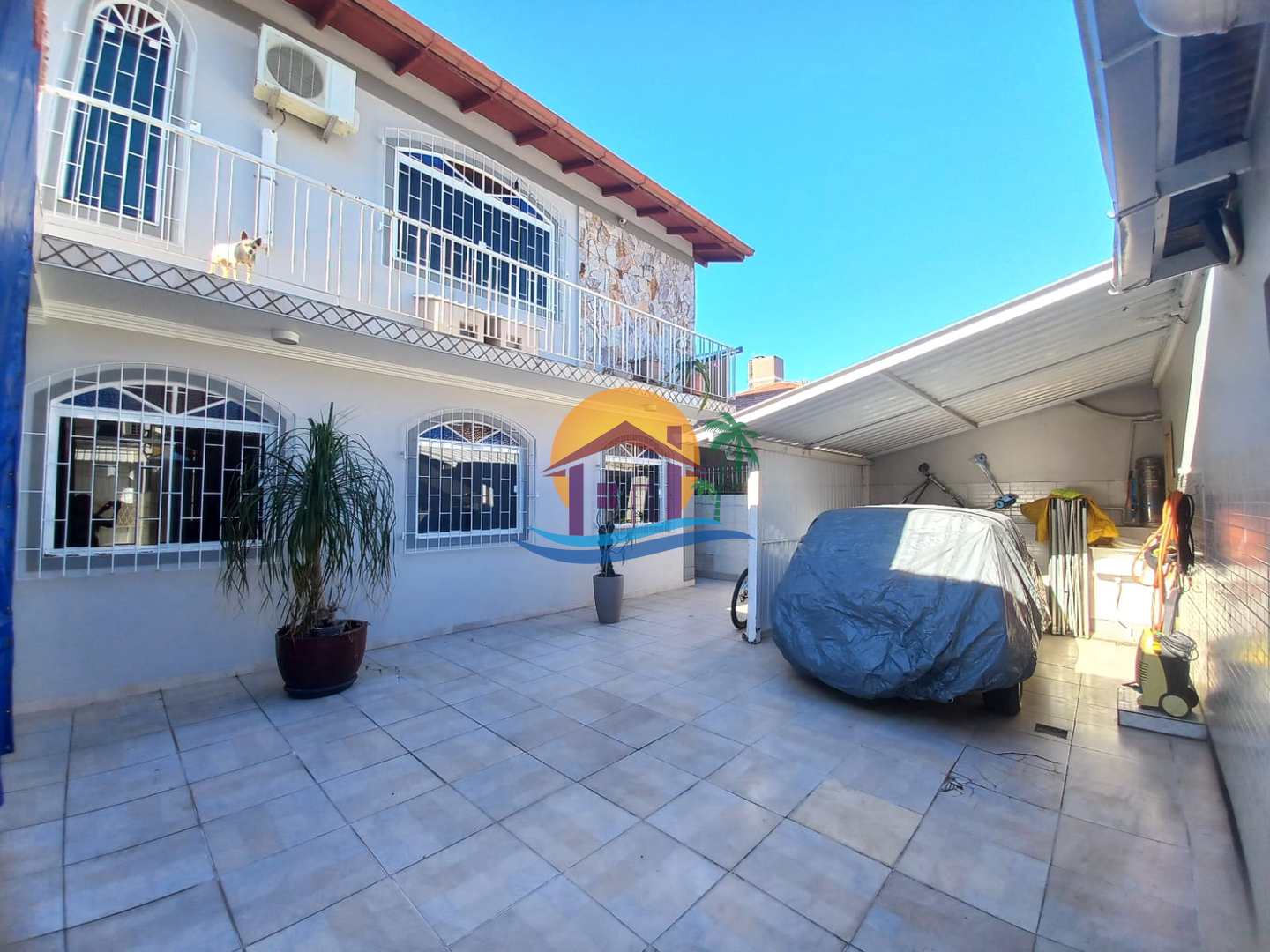 Casa à venda com 3 quartos, 210m² - Foto 1